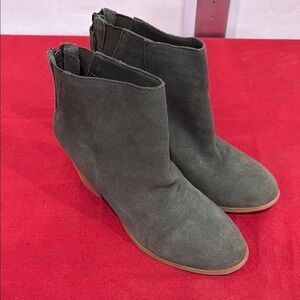 Urban Outfitters Green Ankle Booties Suede